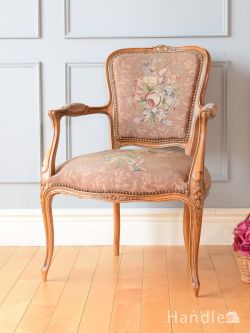 アンティークチェア・椅子  フランス生まれのサロンチェア、華やかなお花の模様が美しいプチポワンの椅子