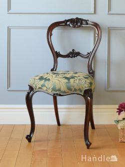 アンティークチェア・椅子  イギリスのアンティークサロンチェア、透かし彫りが美しいバルーンバックチェア