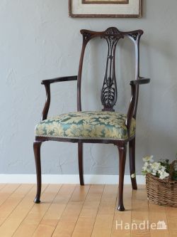 アンティークチェア・椅子  英国で出会った優雅なアンティークの椅子、透かし彫りが美しいクイーンアンスタイルのアームチェア