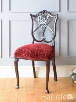 アンティークチェア・椅子  アンティークの美しい椅子、背もたれの装飾が美しいアンティークのサロンチェア
