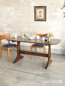 アンティーク家具  アーコール社のダイニングテーブル、足のデザインがおしゃれなヴィンテージのテーブル