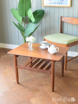 アンティーク家具  G-PLANのヴィンテージ家具、北欧スタイルの棚が付いた便利なコーヒーテーブル 