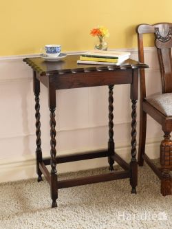 アンティーク家具  英国のおしゃれなツイスト足のテーブル、アンティークのオケージョナルテーブル 
