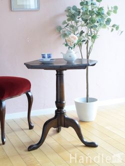 アンティーク家具  英国のアンティークテーブル、トライポット脚がおしゃれなティルトトップテーブル
