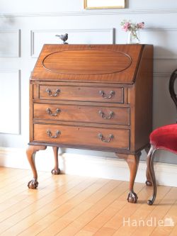 アンティーク家具  英国アンティークの書斎机、長い脚が美しいライティングビューロー