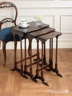 アンティーク家具  英国アンティークのおしゃれなテーブル、バンブー型の細く長い足のネストテーブル
