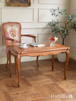 アンティーク家具  フランスのおしゃれなアンティークテーブル、天板の市松模様が美しいコーヒーテーブル