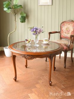 アンティーク家具  フランスから届いた美しいアンティークのテーブル、猫足の丸いセンターテーブル