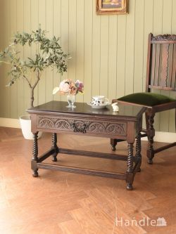 イギリスのアンティーク家具、引き出しが付いためずらしいローテーブル