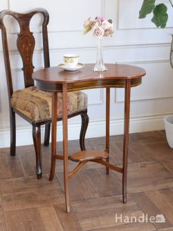 アンティーク家具  アンティークのおしゃれなオケージョナルテーブル、ビーンズ型のアンティークテーブル