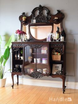 アンティーク家具  マホガニー材の美しいアンティークキャビネット、芸術的な美しさのパーラーキャビネット