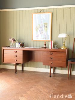 アンティーク家具  北欧スタイルのおしゃれな書斎机、White＆Newtonのビンテージデスク