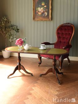 アンティーク家具  イギリスのおしゃれなアンティークテーブル、２本の脚が美しい楕円のコーヒーテーブル