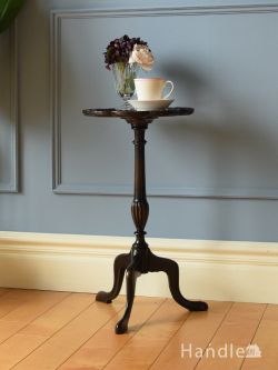 アンティーク家具 アンティークのテーブル 英国から届いたアンティークのサイドテーブル、トライポット脚が魅力的なおしゃれなワインテーブル