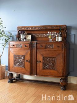 アンティーク家具 アンティークのサイドボード 英国アンティークのおしゃれなサイドボード、バルボスレッグと彫刻が美しいキャビネット