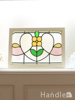 イギリスのアンティークガラス、ハートの形が可愛いお花模様のステンドグラス