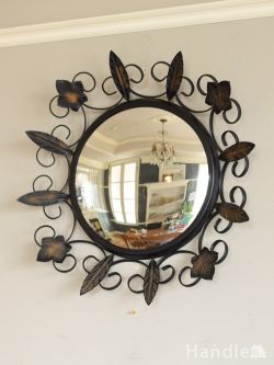 イギリスのアンティークミラー、お花＆葉っぱのデザインがおしゃれな凸型の鏡