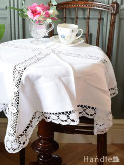 フランスのアンティークハンドメイド雑貨、繊細に編み込まれたテーブルクロス