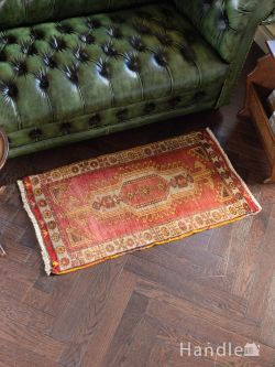 アンティーク雑貨 トライバルラグ・トルコ絨毯 ビンテージのおしゃれなオールド絨毯、お花柄が女性らしい一点もののトライバルラグ