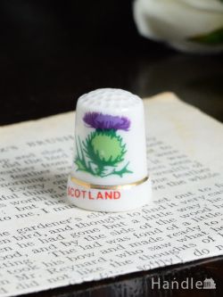 アンティーク雑貨 アンティークオブジェ スコットランドの花、アザミが描かれた、アンティークのシンブル（SCOTLAND）
