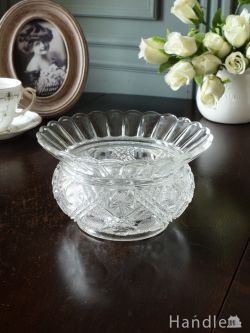 英国アンティークガラスのおしゃれな器、イギリスで見つけたアンティークのフラワーベース
