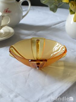 イギリスアンティークガラスの器、アンバー色の小さなガラスボウル（プレスドグラス）