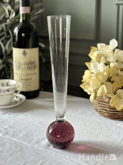 アンティーク雑貨 フラワーベース・花瓶アンティーク 英国アンティークのフラワーベース、気泡がたっぷり入ったプレスドグラスの可愛い一輪挿し