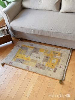 インテリア雑貨  おしゃれな模様のギャッベ、モチーフが可愛らしく描かれた気軽に使える草木染絨毯