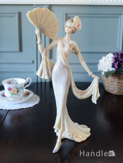 インテリア雑貨 オブジェインテリア 英国アンティーク風のフィギュリン、優雅なドレスで舞う女性の陶磁器