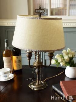 照明おしゃれ  イタリアのおしゃれなアンティーク風の照明器具、真鍮製のテーブルシャンデリア（アンティーク色・3灯）（電球セット）