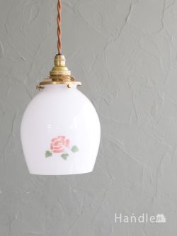 照明おしゃれ ペンダントライト ステンシル模様のバラが描かれた、白いペンダントライト（コード・シャンデリア電球・ギャラリーA付き）