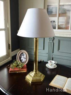 照明おしゃれ  アンティークのテーブルランプ、英国で見つけた真鍮製の照明(E17シャンデリア球付き) 