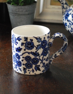 インテリア雑貨 紅茶カップ 英国バーレイ社の食器、ブルーアーデンのマグカップ284ml