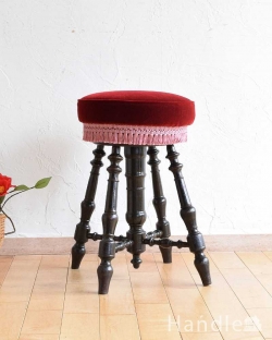アンティークチェア・椅子  彫りがたっぷり入った脚の装飾が優雅なフランスらしい華やかなアンティークのスツール