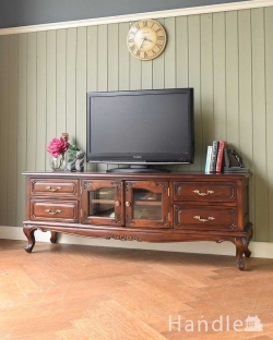 アンティーク風 アンティーク風の家具 アンティーク家具屋が選んだ、優雅なフォルムが美しいアンティーク風のテレビボード