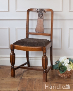 アンティークチェア・椅子  背もたれのお花の彫刻が美しいアンティークのオークチェア