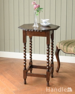 アンティーク家具  英国のアンティークのテーブル、ツイスト脚がキレイなオケージョナルテーブル