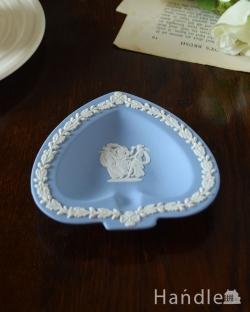 アンティーク雑貨 アンティーク食器 ウェッジウッドのジャスパーウェア、スペードの形をしたペールブルー色のプレート
