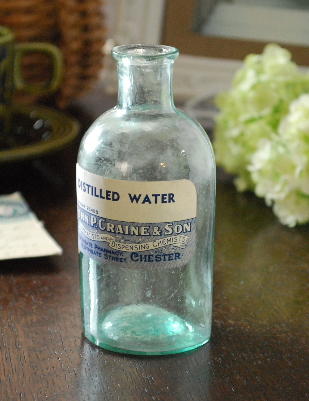 コロンと小さい形が可愛い、ステッカー付きアンティークガラスボトル(DISTILLED WATER) (m-1414-z)