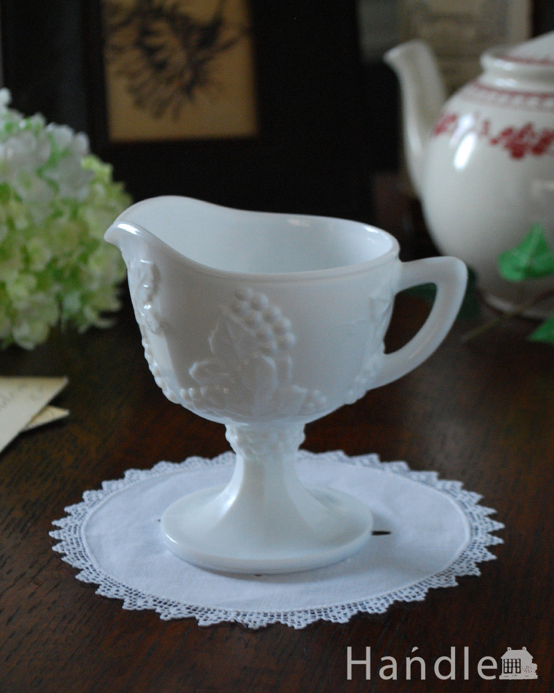 気軽に使えるアンティーク雑貨、純白の美しいミルクガラスのミルクポット (m-1688-z)