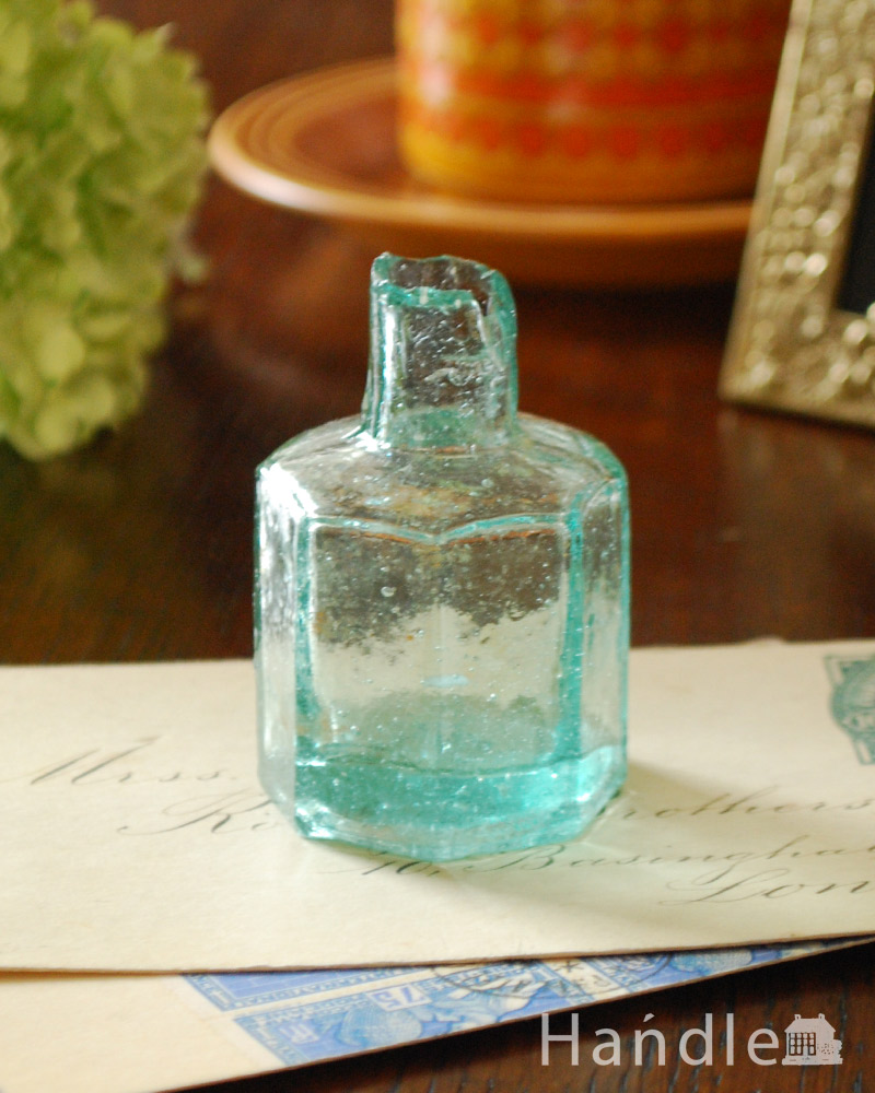 イギリスのアンティーク雑貨、ガラスのブルーのインクボトル (m-1848-z)