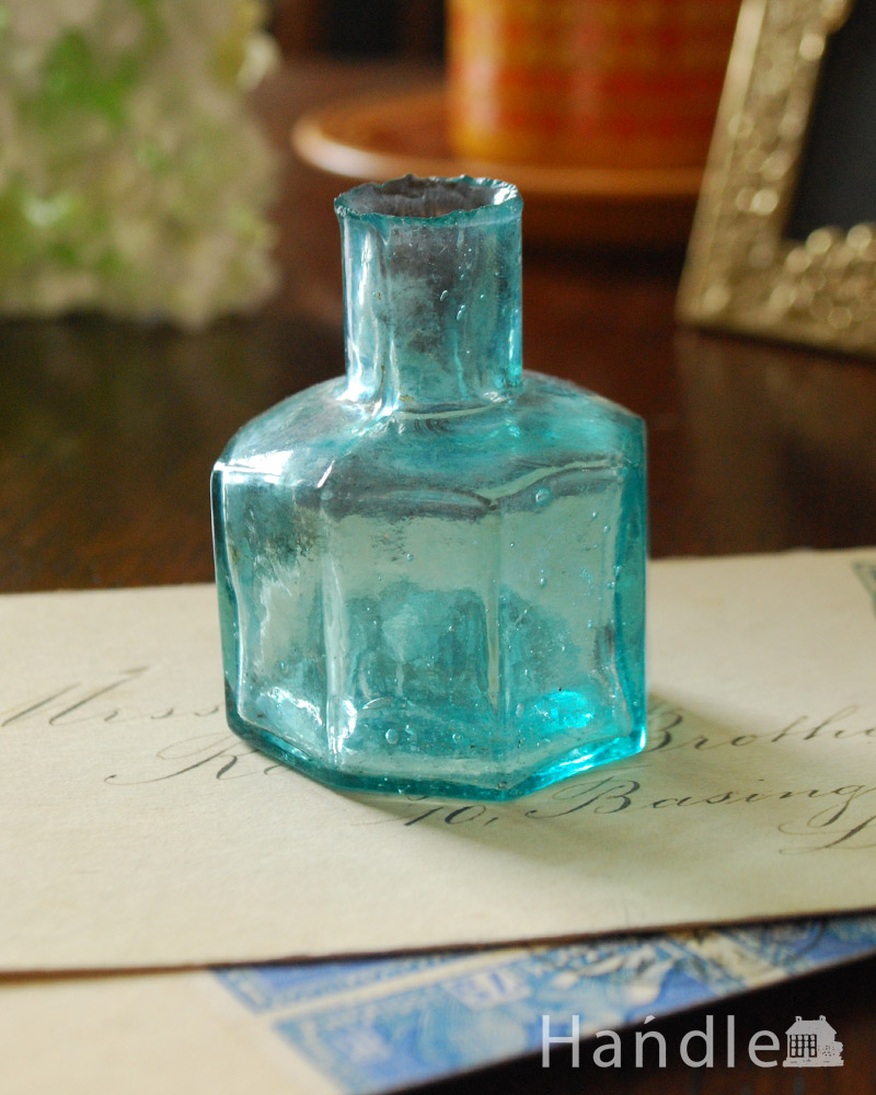 ガラスのアンティーク雑貨、ブルーの八角形インクボトル (m-1850-z)