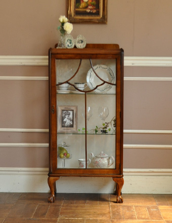 美しいアンティークの英国家具、小ぶりなガラスキャビネット（飾り棚） (m-307-f)