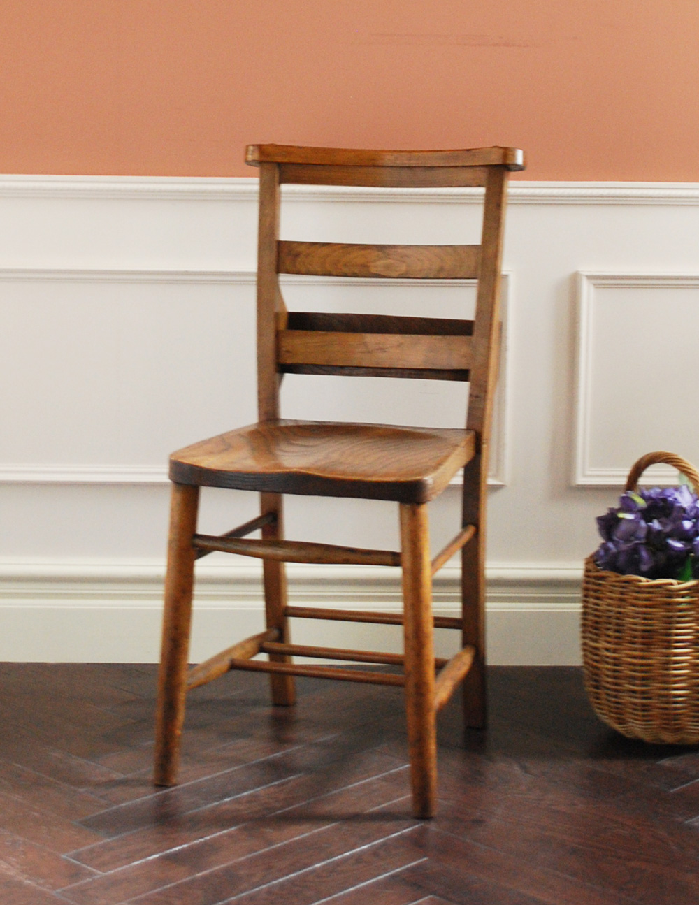 木製のアンティークの椅子、スッキリしたデザインのチャーチチェア (m-325-c)