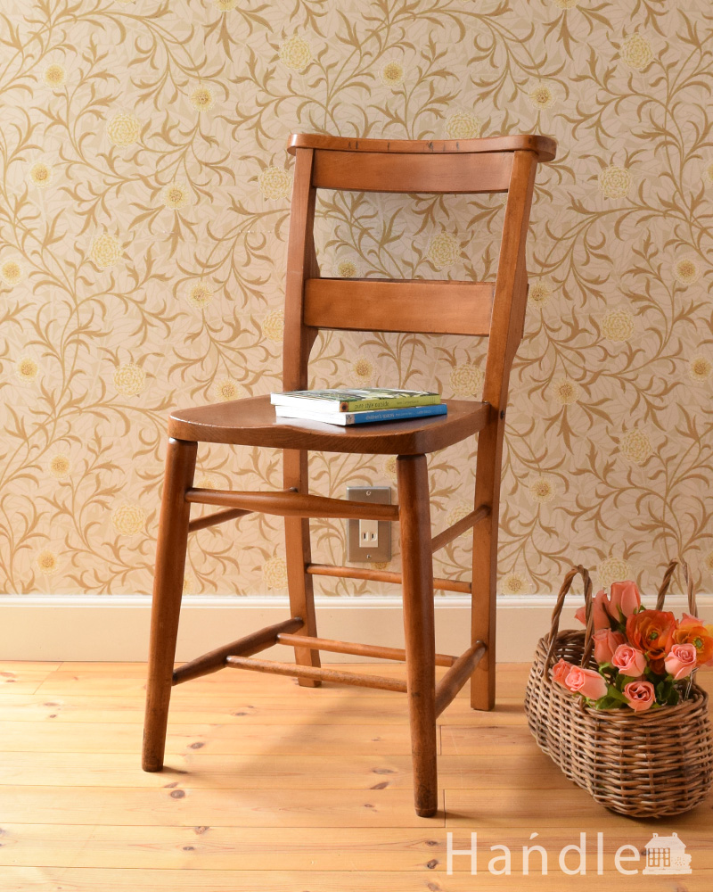 イギリス輸入のアンティーク椅子、木製のチャペルチェア (m-405-c)