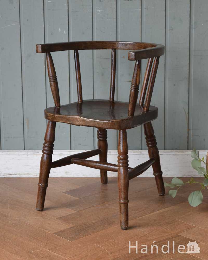 めずらしいアーム付き！シックなブラウンカラーのチャイルドチェア、イギリスアンティーク椅子 (m-422-c)