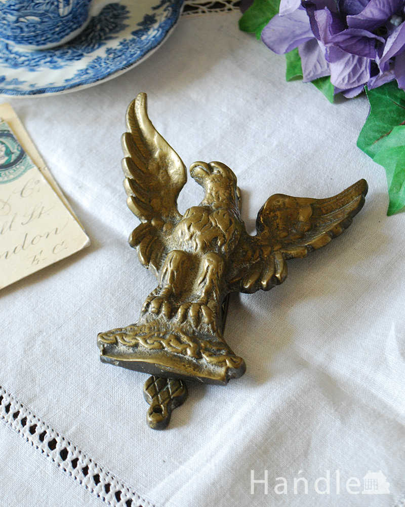 英国からのアンティーク雑貨、お洒落な鳥の真鍮ドアノッカー (d-1524-z)