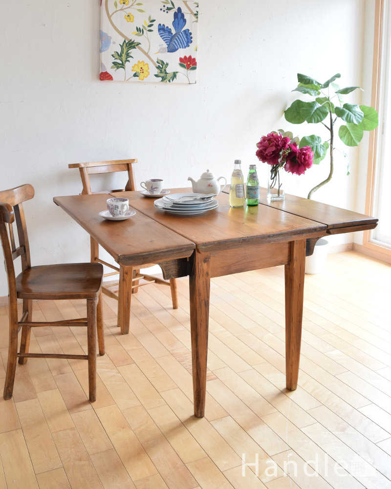 どんなスタイルのお部屋にも合わせすいアンティーク家具、サイズを変えられるバラフライテーブル(ドロップリーフテーブル) (k-1886-f)