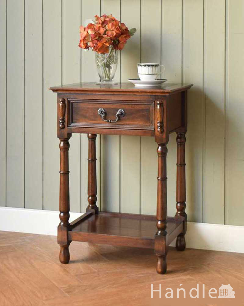 英国アンティーク風の家具、引き出し付きのサイドテーブル（電話台） (y-118-f)