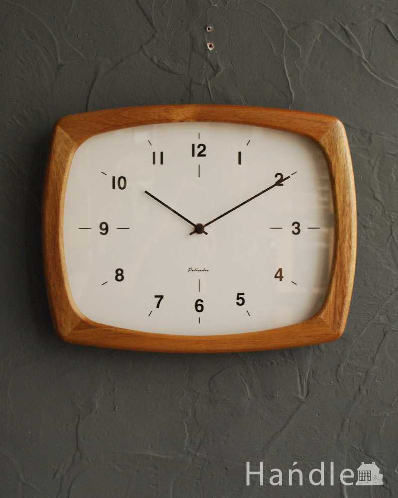 ほっこりとした優しい雰囲気の天然木時計（掛け時計） (n8-052)